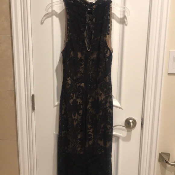 Beautiful black dress with a sexy slit on the side - Picture 3 of 6